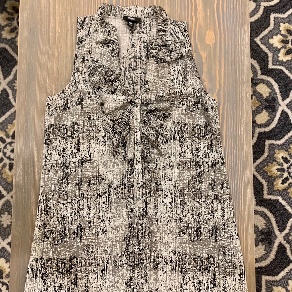 Mossimo Black, Gray and White Sleeveless Blouse